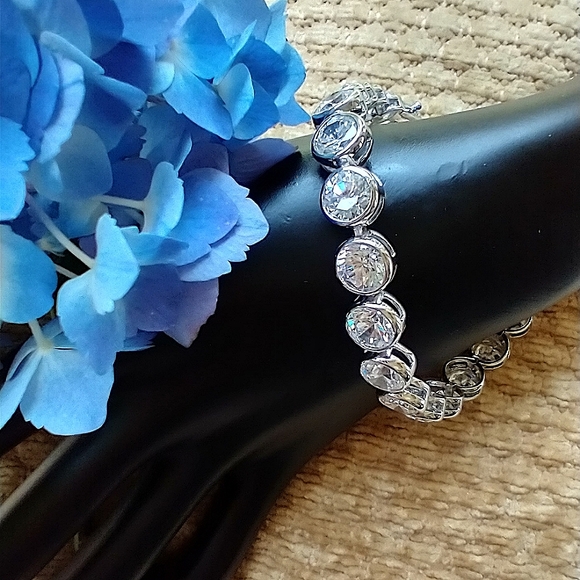 Bracelet CZ Crystal Stone Large NWOT tennis Bracelet - Picture 6 of 14